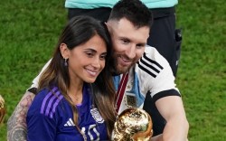 Lionel Messi, Antonella Roccuzzo, FIFA World Cup, World Cup, Argentina, Qatar, soccer, Louis Vuitton, sneakers, pink sneakers