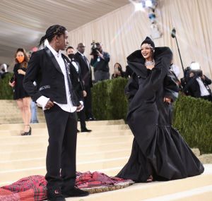 NEW YORK, NEW YORK - SEPTEMBER 13: (EDITORS NOTE: This image was created using a starburst filter) ASAP Rocky and Rihanna attend The 2021 Met Gala Celebrating In America: A Lexicon Of Fashion at Metropolitan Museum of Art on September 13, 2021 in New York City. (Photo by Dimitrios Kambouris/Getty Images for The Met Museum/Vogue )