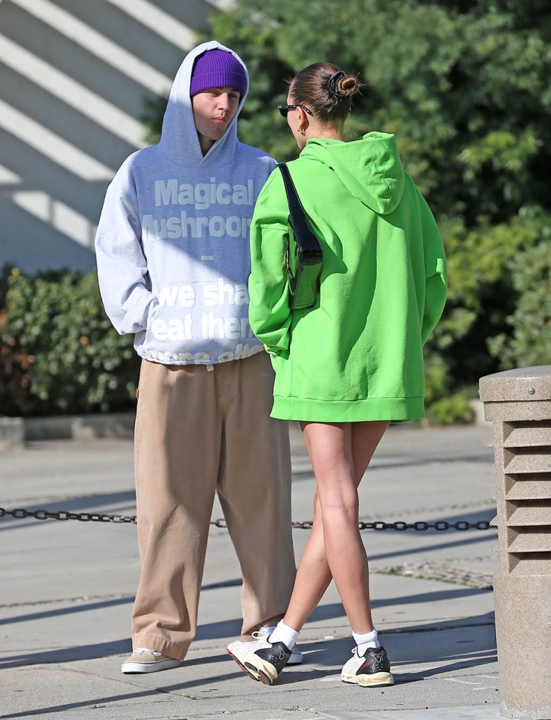 Justin Bieber, Hailey Bieber, Sneakers, Vans, no pants trend