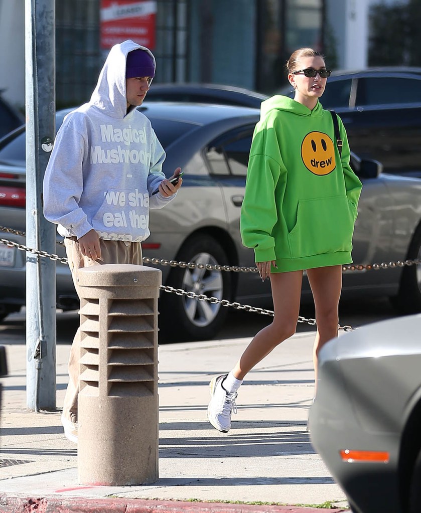 Justin Bieber, Hailey Bieber, Sneakers, Vans, no pants trend