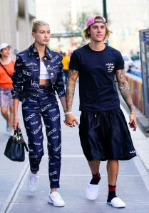 justin bieber, hailey baldwin, street style, versace, slippers